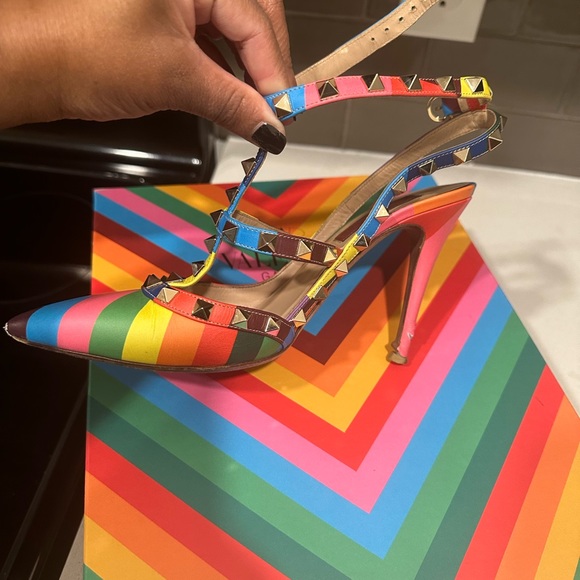 Valentino Garavani 1973 Rainbow Chevron Collection Rockstud T-Strap Heels - Picture 2 of 5